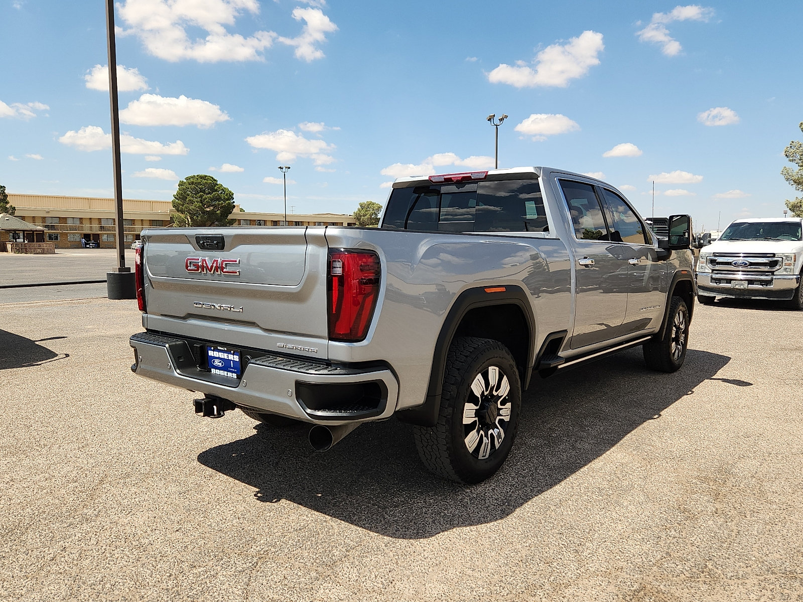 Used 2025 GMC Sierra 2500 Denali w/ Denali Reserve Package AWD/4WD image 7