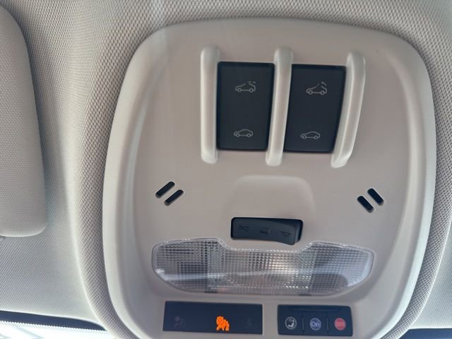 Used 2025 Chevrolet Trax ACTIV w/ Sunroof Package image 29