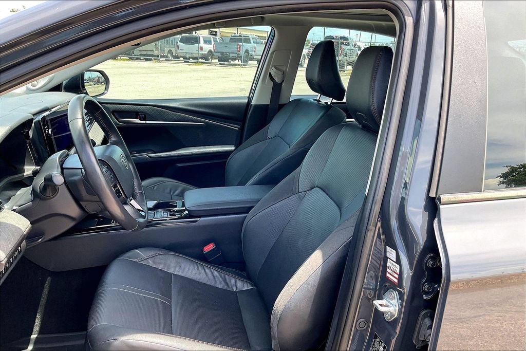 Used 2025 Toyota Camry XLE w/ Premium Plus Package AWD/4WD image 18