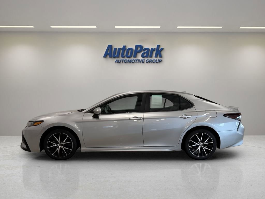 Used 2023 Toyota Camry SE image 2