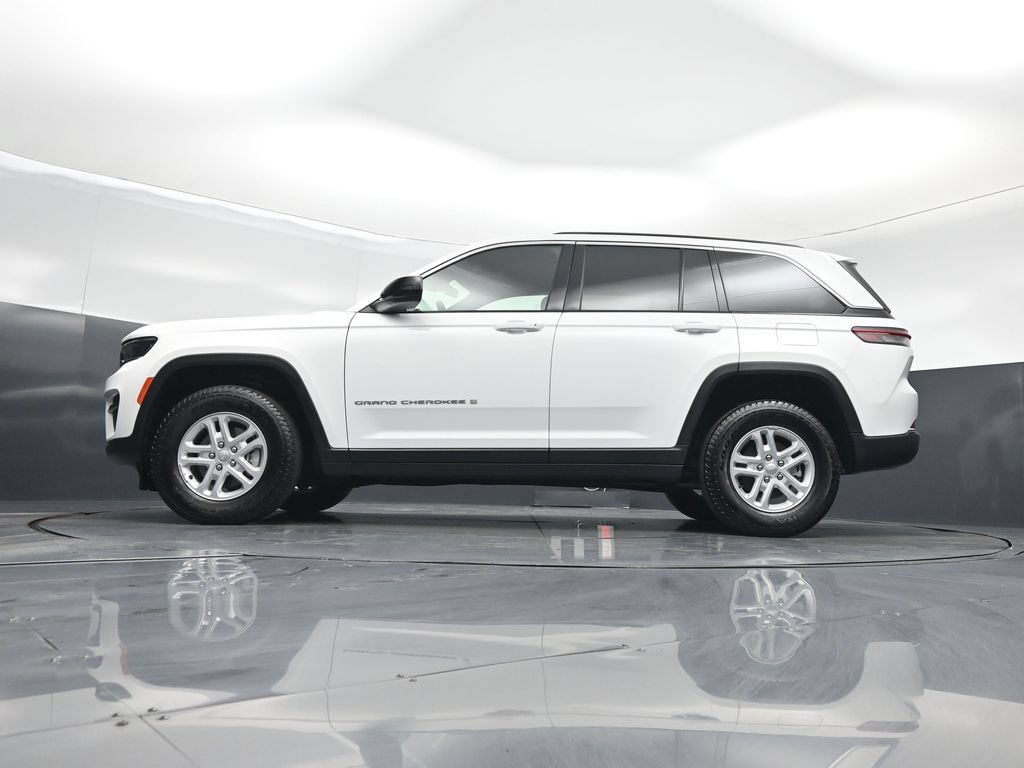 Used 2025 Jeep Grand Cherokee Laredo w/ Luxury Tech Group I AWD/4WD image 48