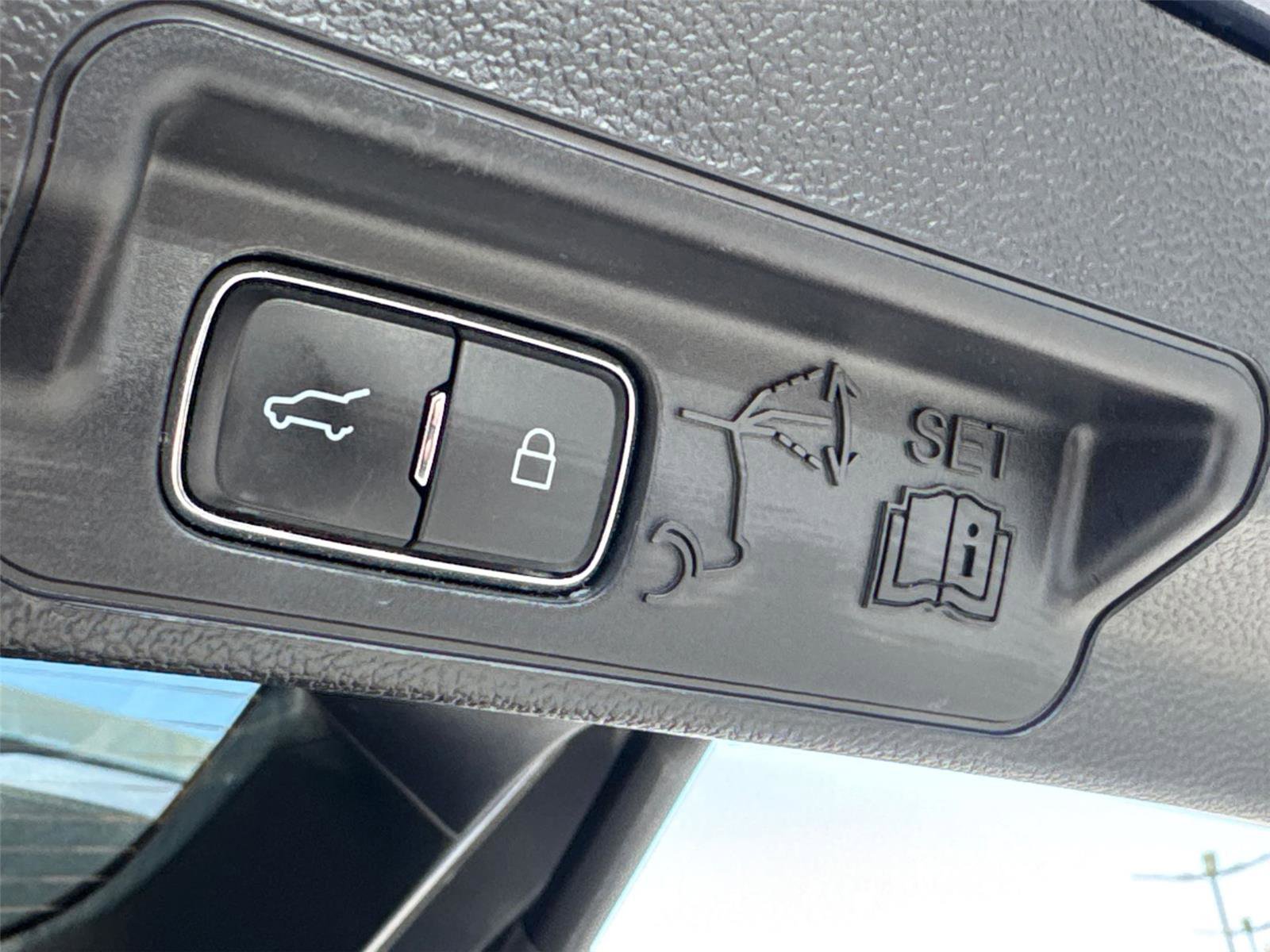 Certified 2021 Ford Explorer XLT w/ Equipment Group 202A RWD image 10