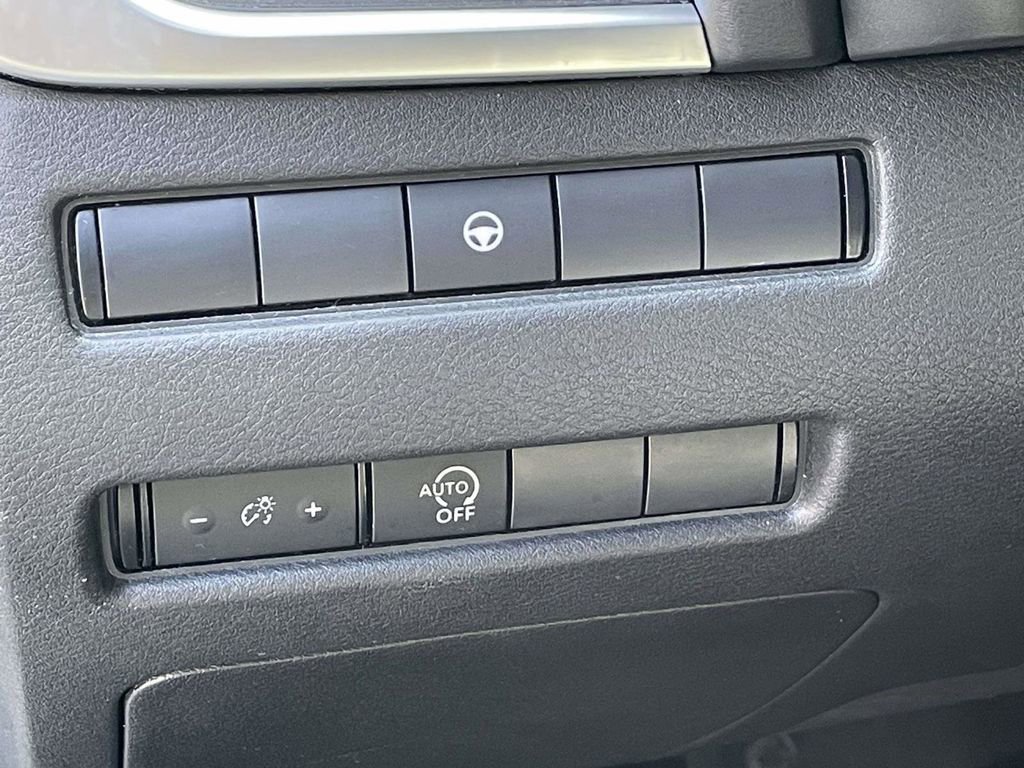 Used 2023 Nissan Rogue SV image 17