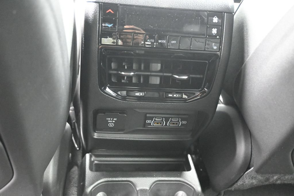 Used 2025 Jeep Grand Cherokee L Limited AWD/4WD image 25