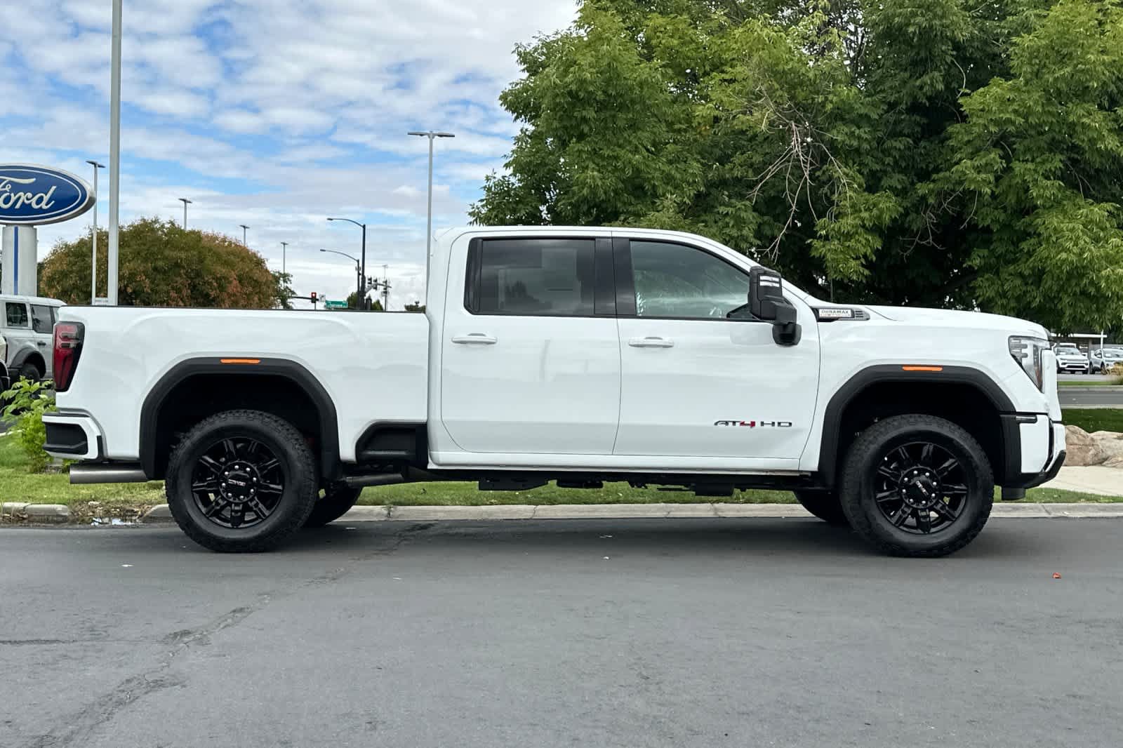 Used 2025 GMC Sierra 2500 AT4 AWD/4WD image 8