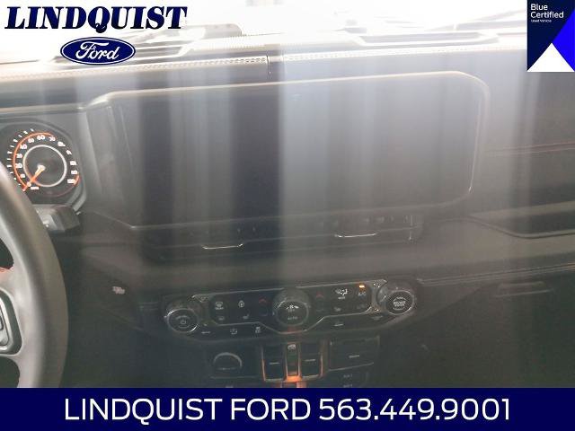 Used 2024 Jeep Wrangler Unlimited Rubicon w/ Technology Group AWD/4WD image 19