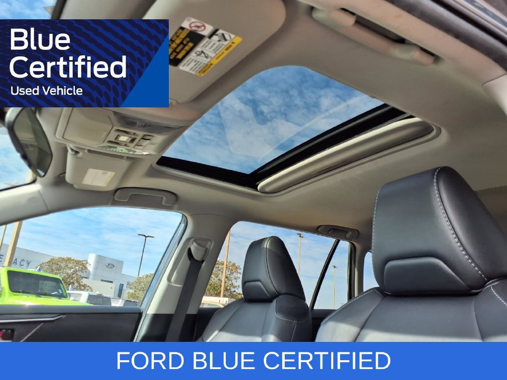 Used 2021 Toyota RAV4 XLE Premium FWD image 10