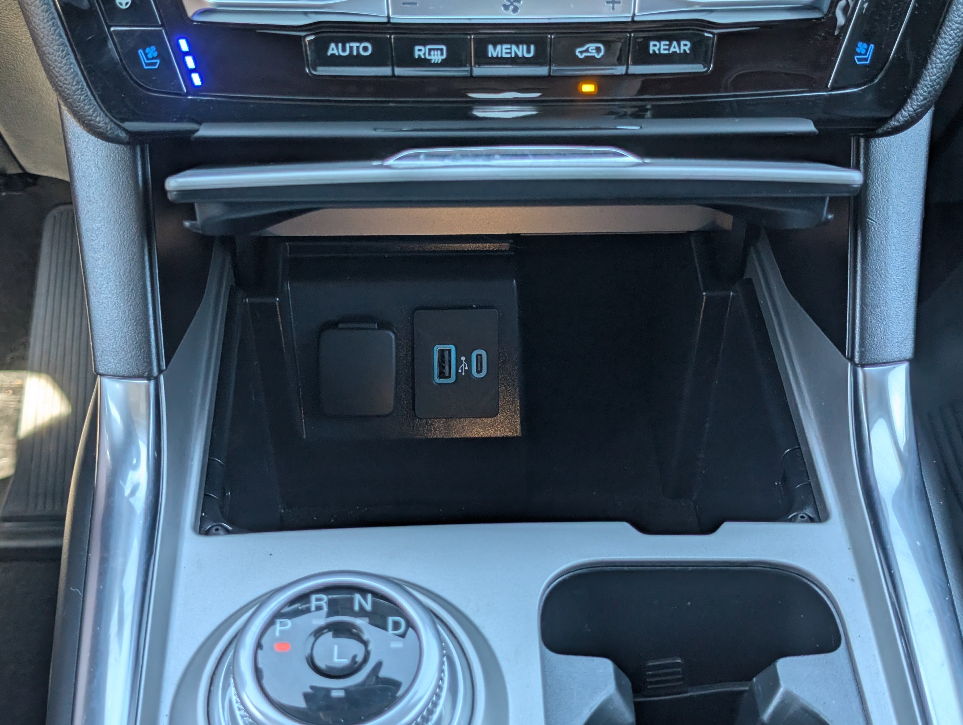 Certified 2022 Ford Explorer Limited w/ Limited Technology Package AWD/4WD image 30