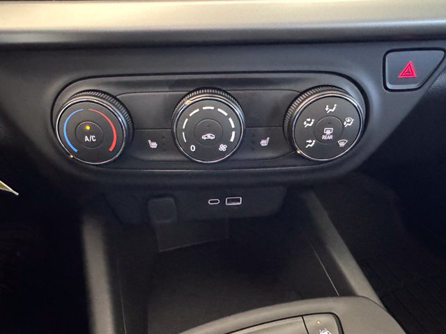 Used 2026 Chevrolet Trax LS w/ LS Convenience Package FWD image 20