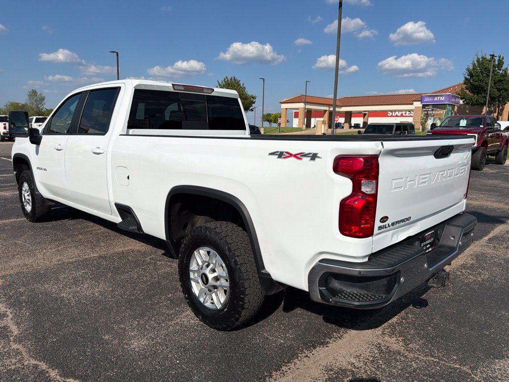 Used 2021 Chevrolet Silverado 2500 LT w/ Convenience Package AWD/4WD image 2