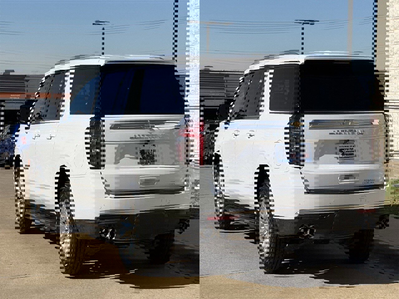 Used 2023 Chevrolet Suburban Premier image 4