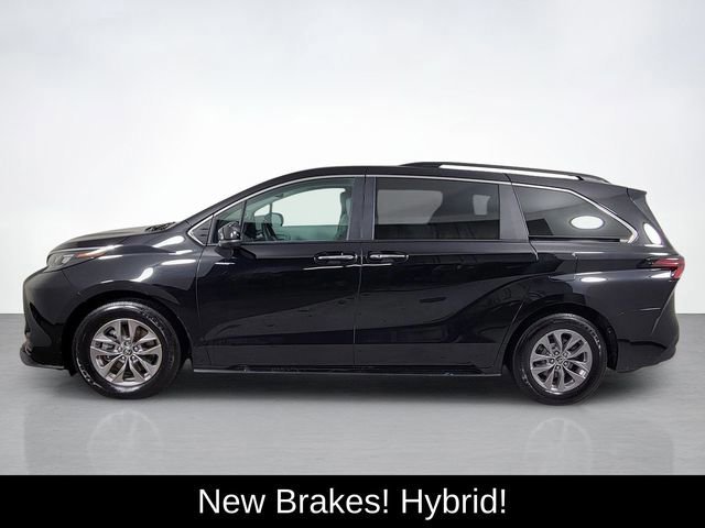 Used 2025 Toyota Sienna XLE w/ XLE Plus Package image 2
