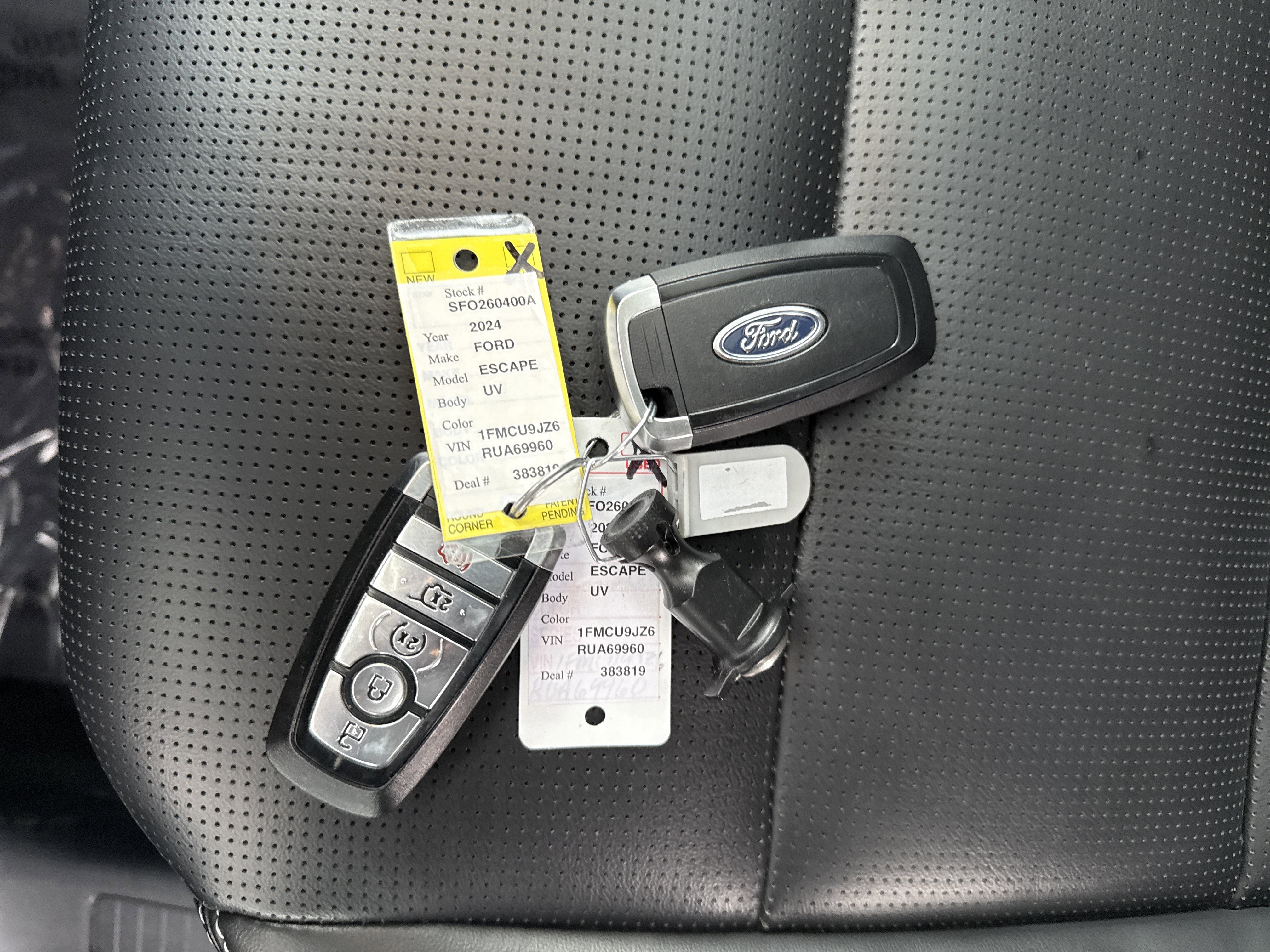 Certified 2024 Ford Escape Platinum w/ Class II Trailer Tow Package image 30