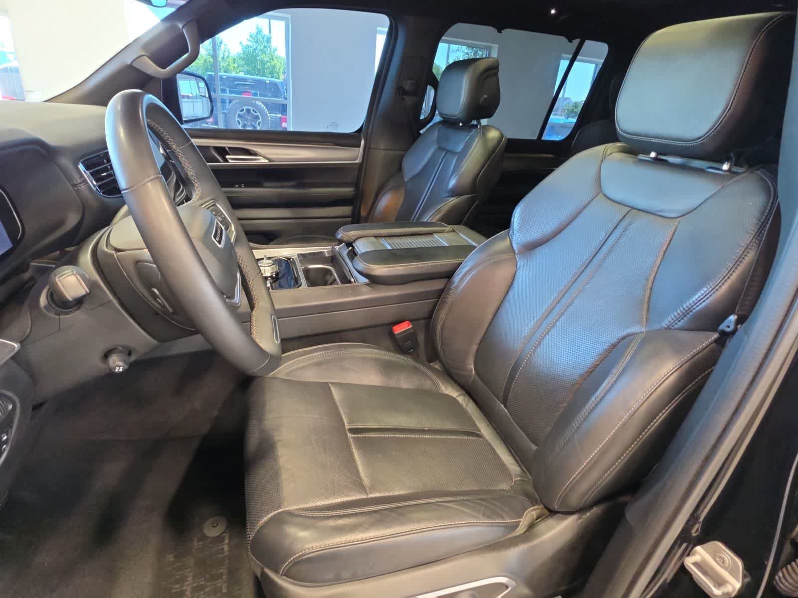 Used 2022 Jeep Wagoneer Series II AWD/4WD image 16