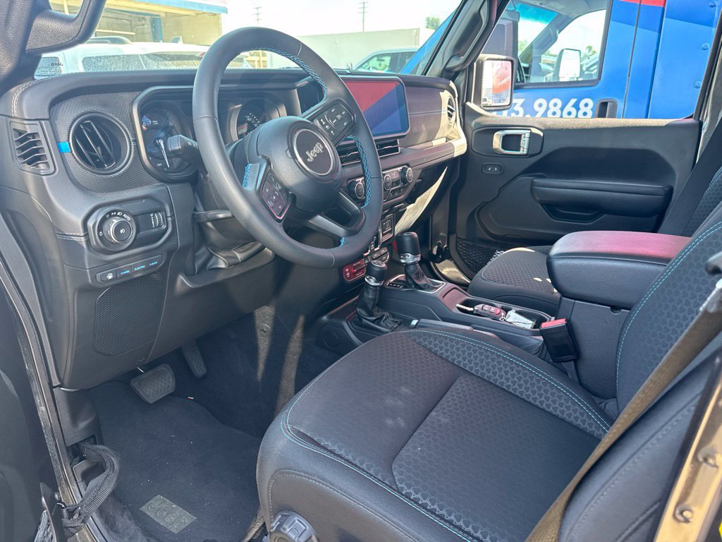 Used 2025 Jeep Wrangler Unlimited Rubicon 4xe w/ Safety Group AWD/4WD image 8