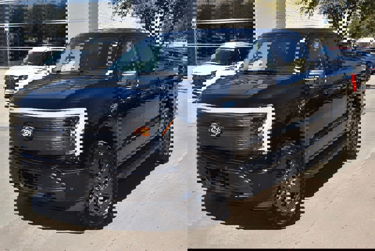 Certified 2025 Ford F150 Lightning Flash image 3