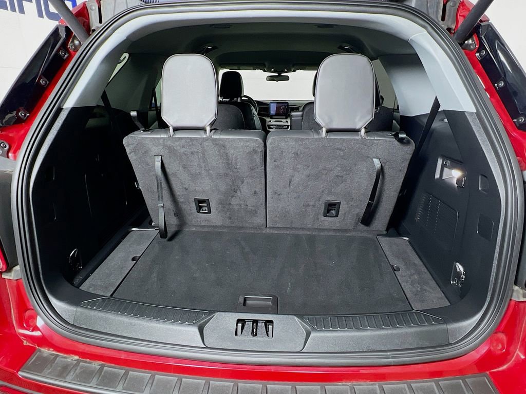 Certified 2023 Ford Explorer XLT w/ Equipment Group 202A image 30