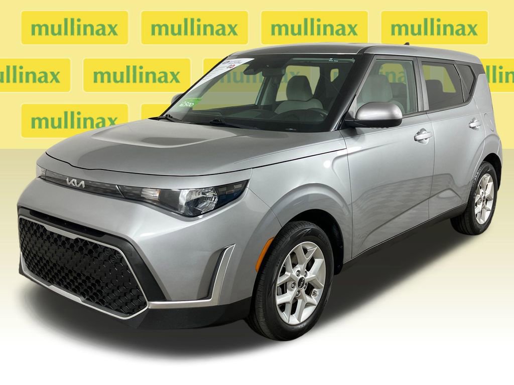 Used 2023 Kia Soul LX w/ LX Technology Package image 1