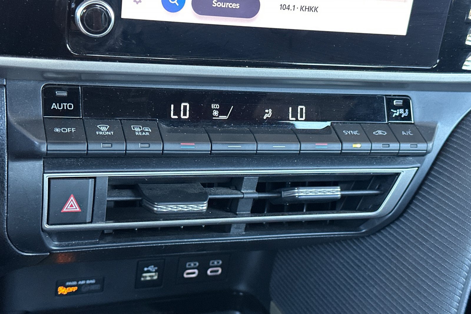 Used 2025 Toyota Camry SE FWD image 18