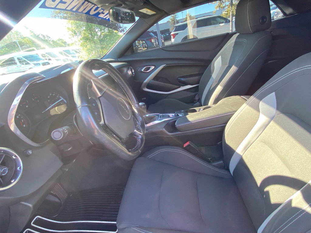 Used 2017 Chevrolet Camaro LT w/ Technology Package RWD image 9