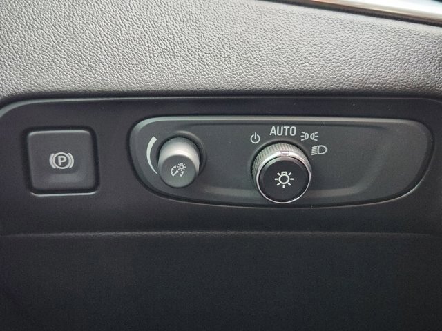 Used 2019 Buick Enclave Essence image 19