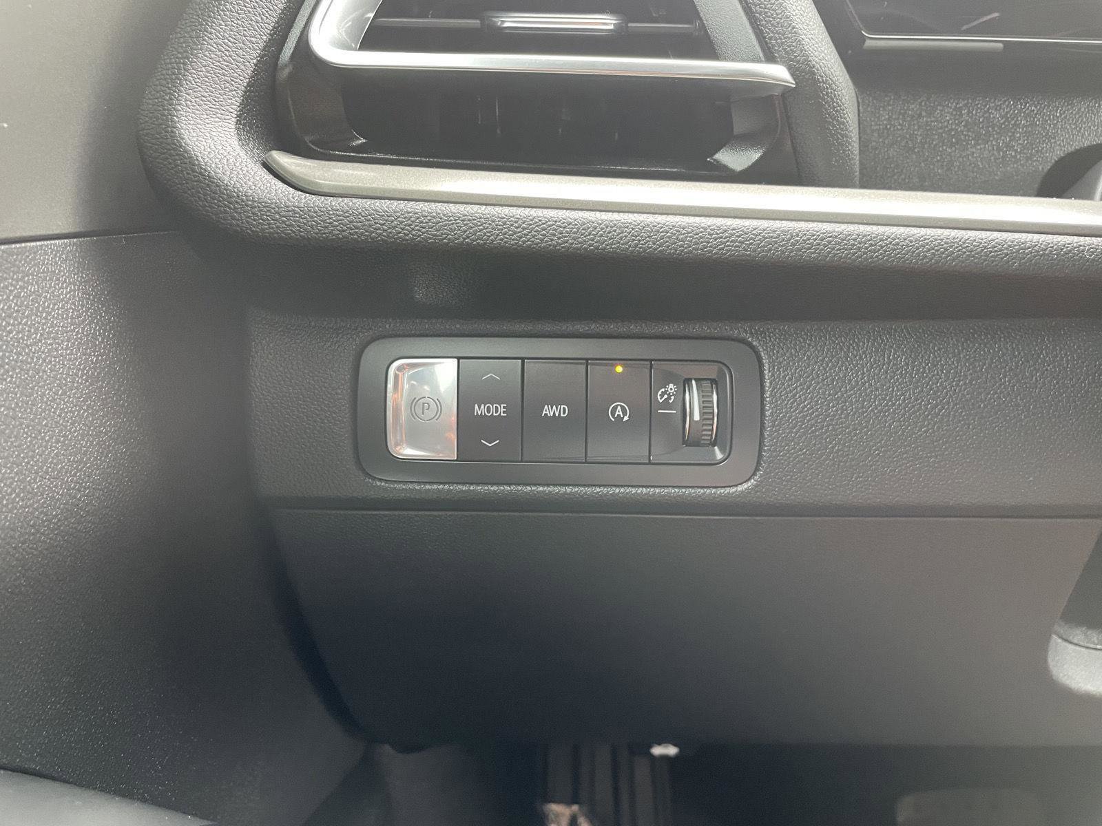 Used 2025 Chevrolet Traverse LT AWD/4WD image 30