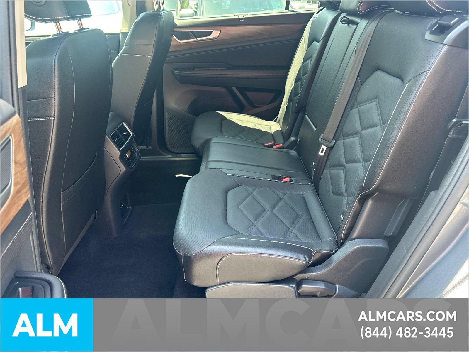 Used 2025 Volkswagen Atlas SE FWD image 24