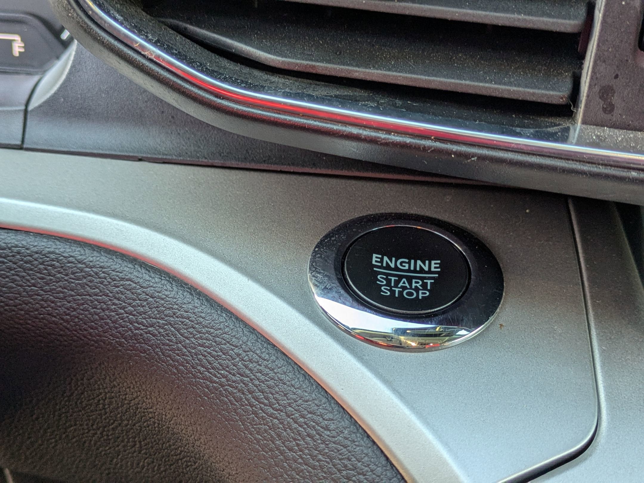 Certified 2022 Ford Explorer XLT w/ Equipment Group 202A image 22