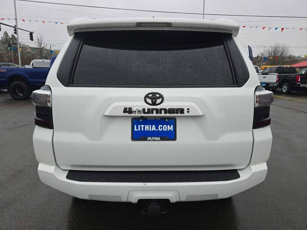 Used 2022 Toyota 4Runner SR5 Premium image 4
