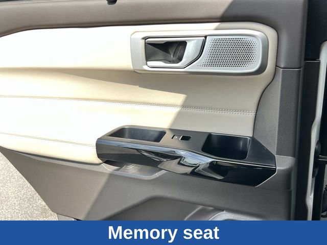 Certified 2023 Ford Explorer Platinum w/ Technology Package AWD/4WD image 24