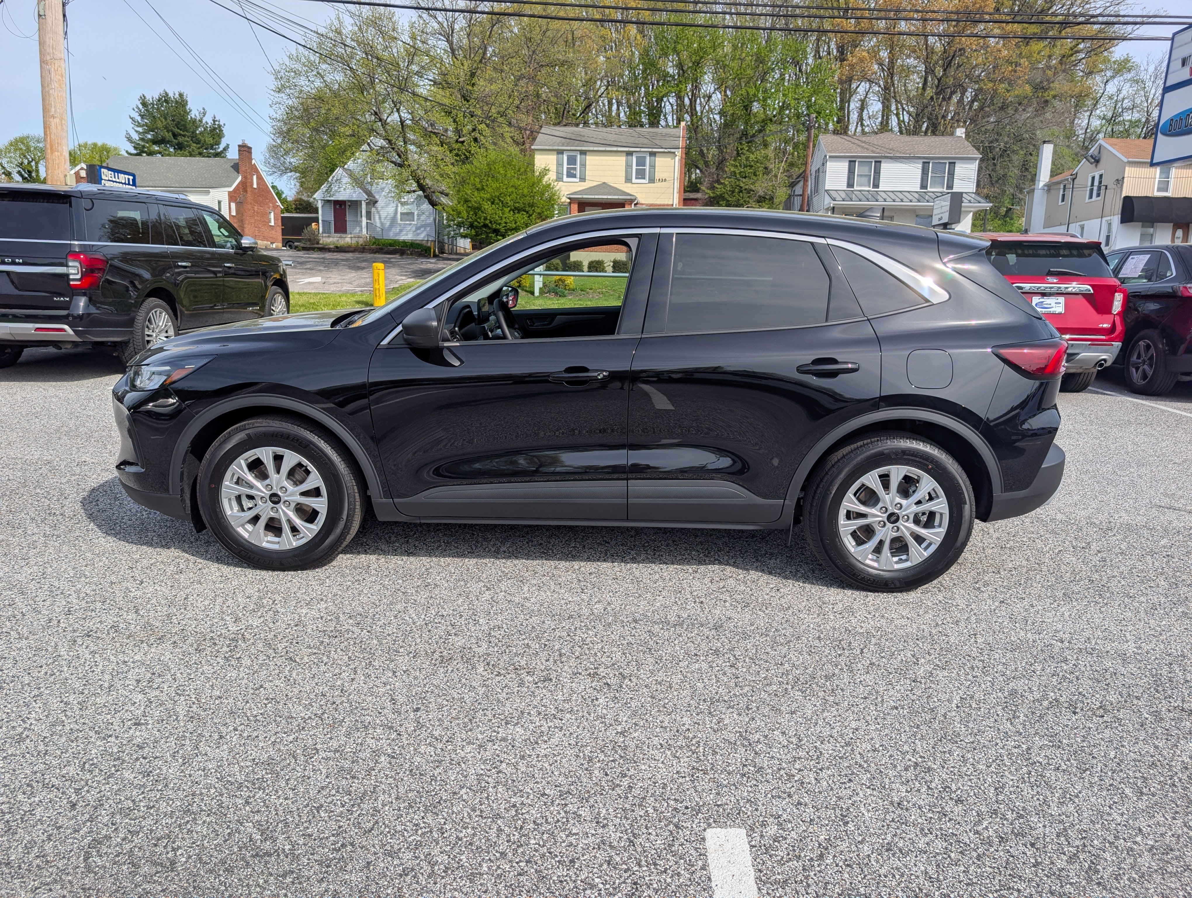 Certified 2024 Ford Escape Active w/ Cold Weather Package FWD image 3