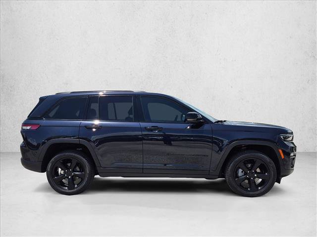Used 2024 Jeep Grand Cherokee Limited w/ Black Appearance Package AWD/4WD image 4