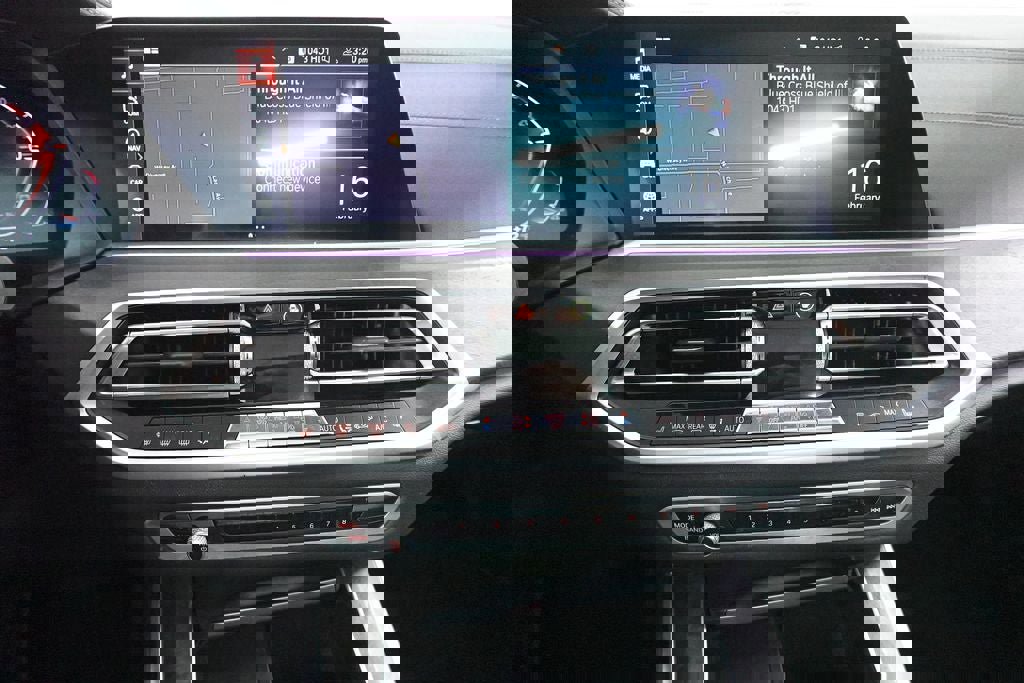 Used 2022 BMW X5 xDrive40i w/ Parking Assistance Package image 18