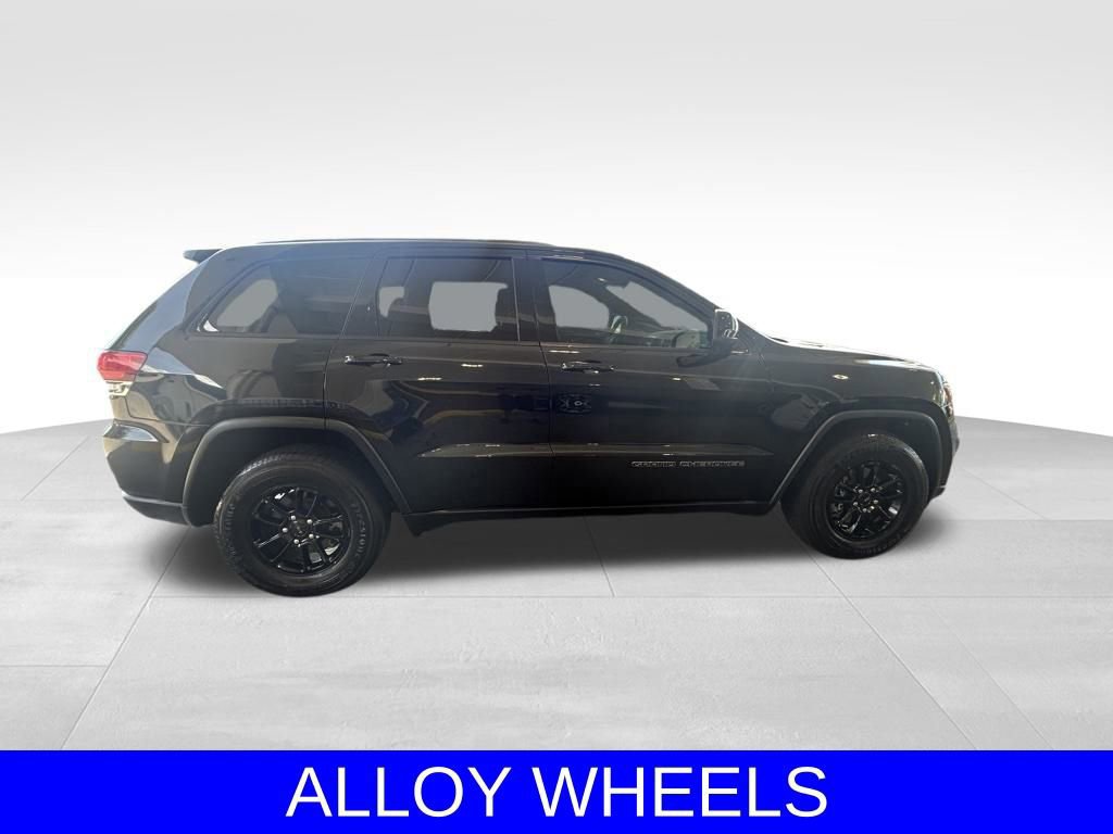 Used 2019 Jeep Grand Cherokee Laredo image 2