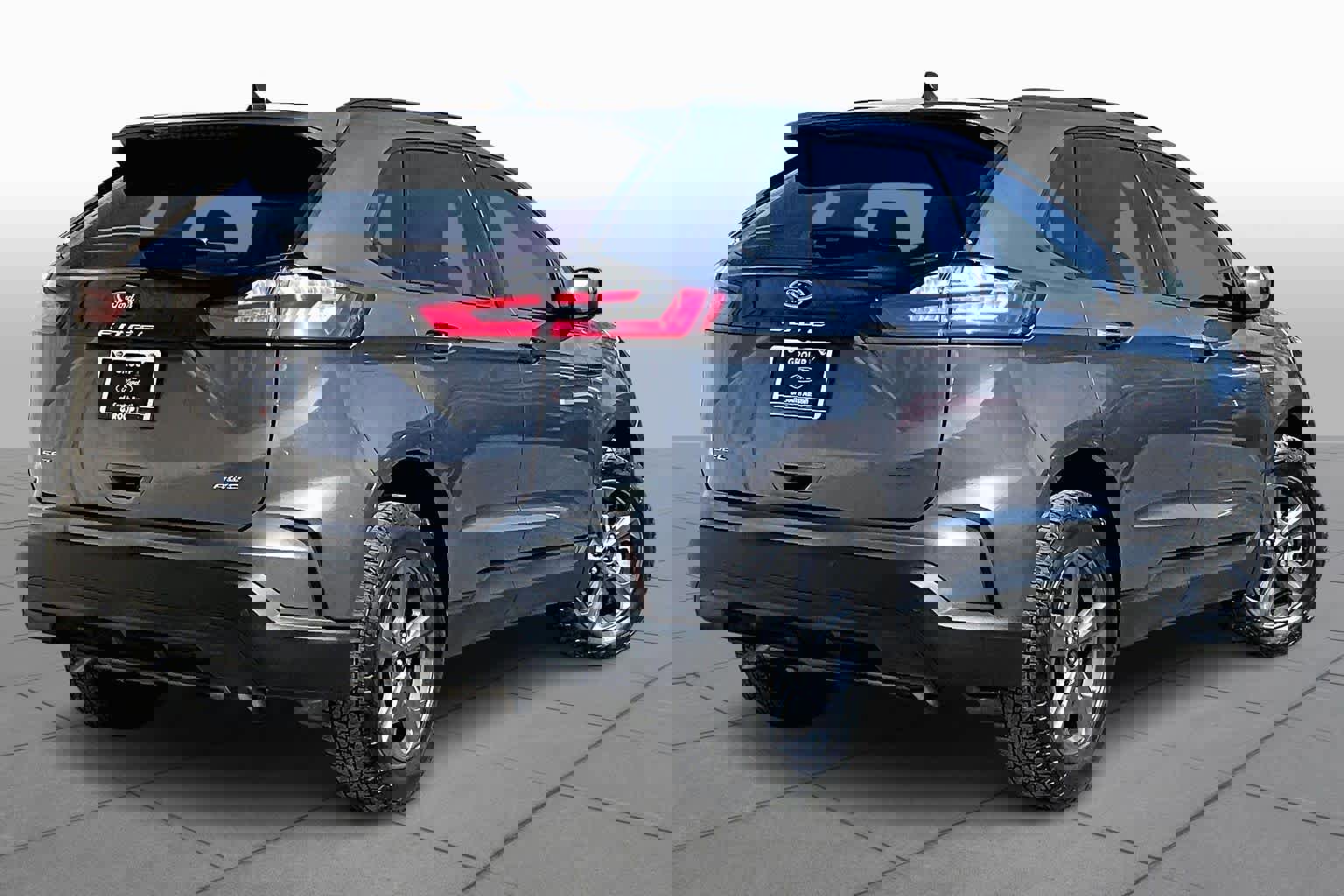 Certified 2023 Ford Edge SEL w/ Sport Appearance Package image 3