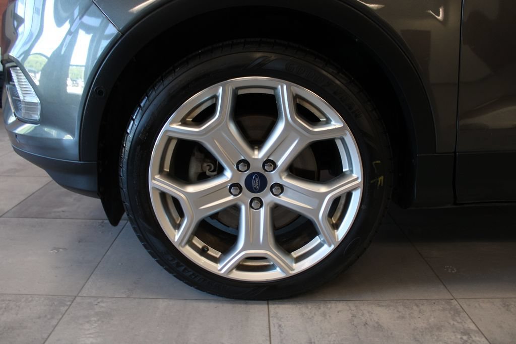 Certified 2019 Ford Escape Titanium w/ U9j03 - Titanium Tow Package AWD/4WD image 8