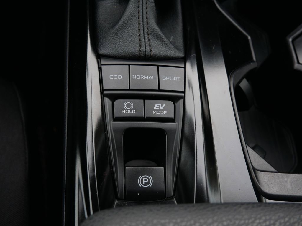 Used 2025 Toyota Camry LE FWD image 26
