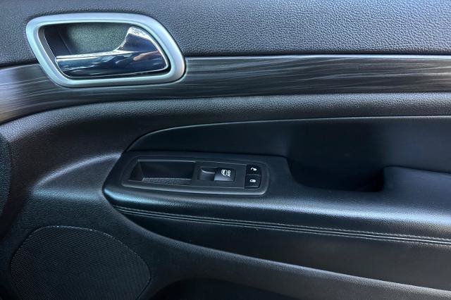 Used 2019 Jeep Grand Cherokee Altitude AWD/4WD image 15