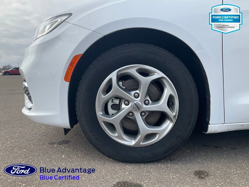 Used 2024 Chrysler Pacifica Limited image 33