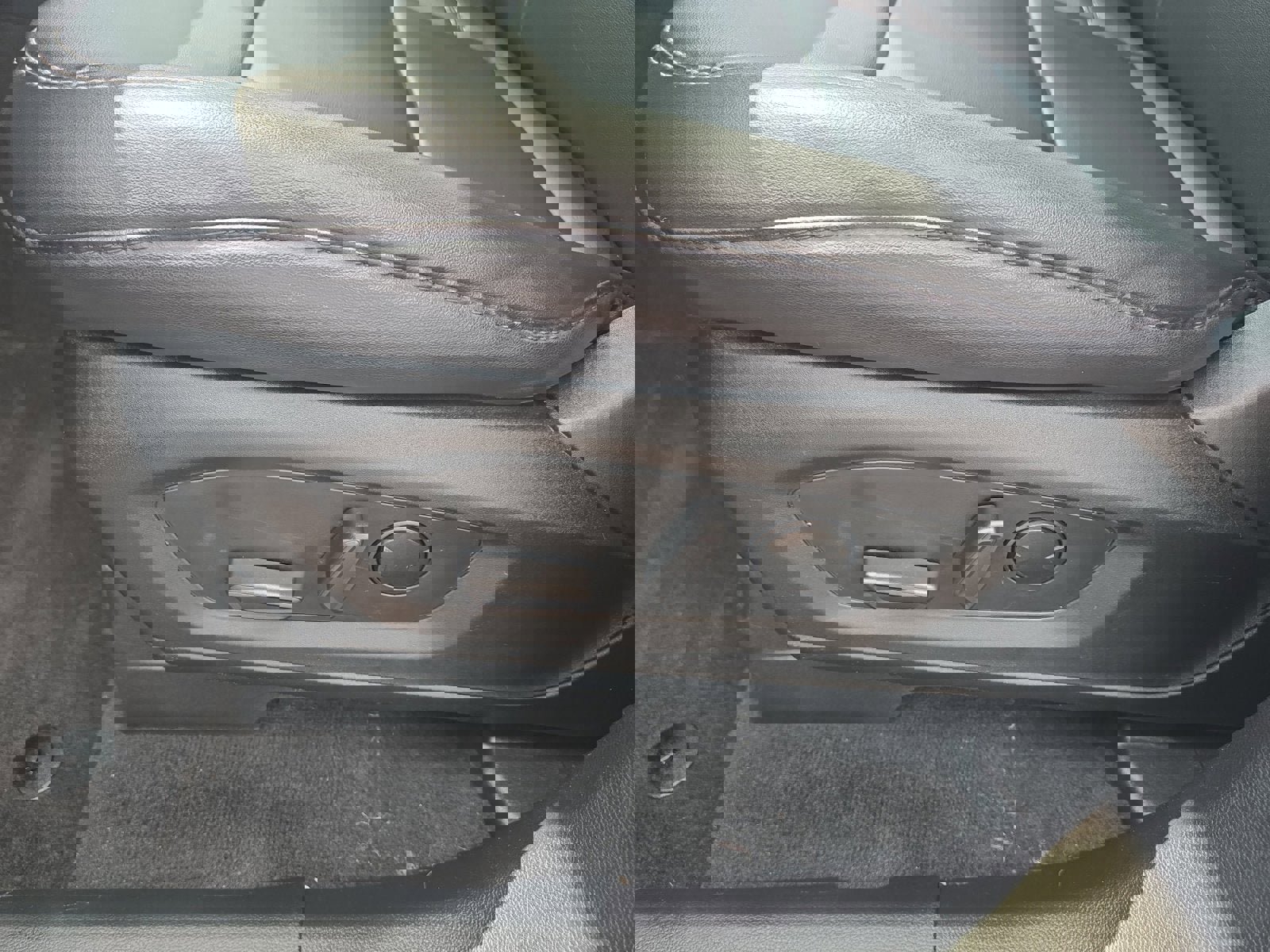 Certified 2022 Ford Explorer XLT w/ Equipment Group 202A image 12