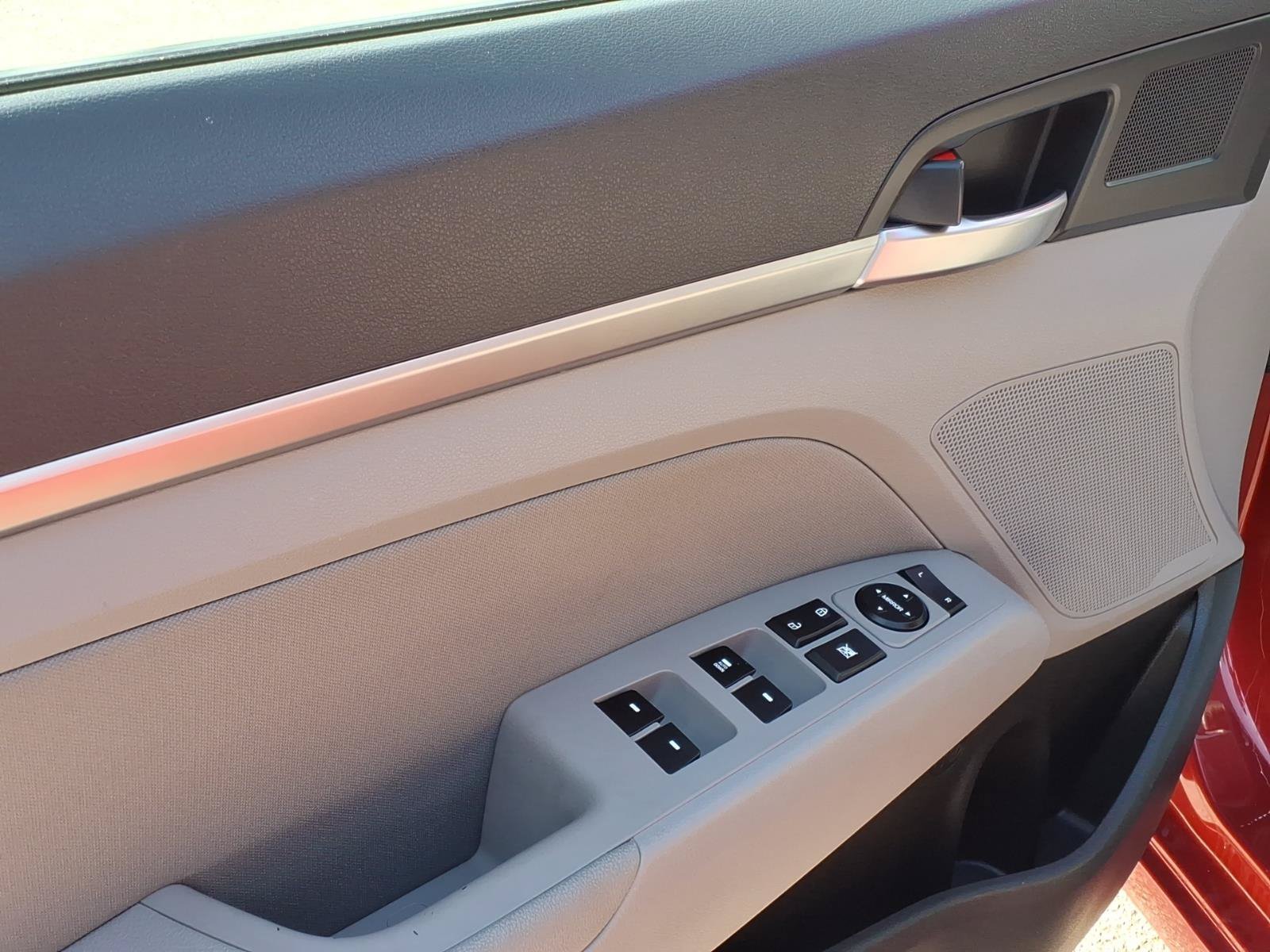 Used 2020 Hyundai Elantra SEL FWD image 11