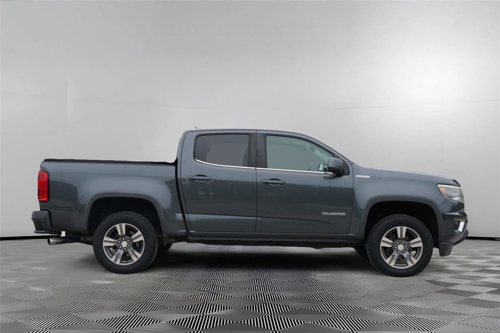 Used 2017 Chevrolet Colorado LT w/ LT Convenience Package RWD image 4