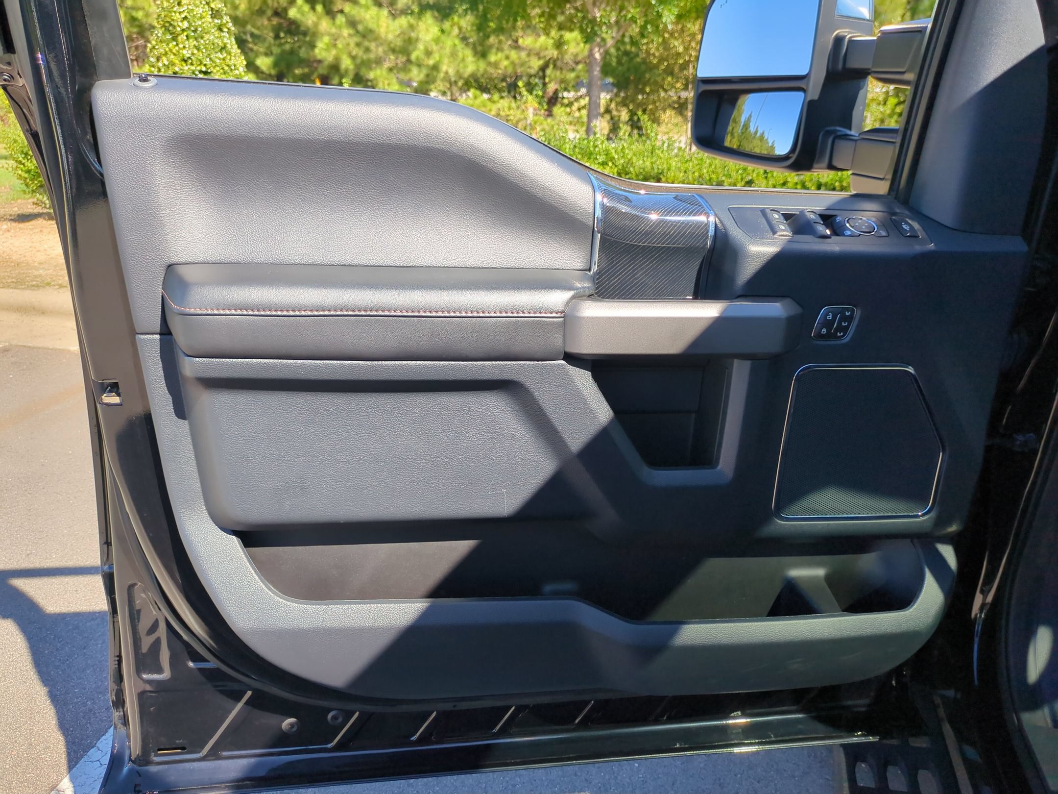 Certified 2022 Ford F250 Platinum w/ Tremor Off-Road Package AWD/4WD image 14