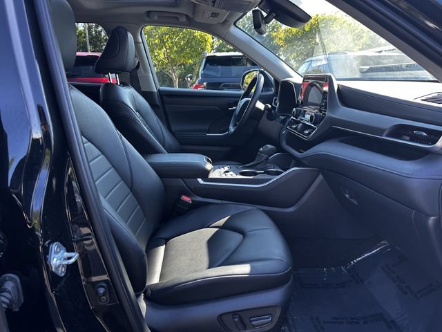 Used 2024 Toyota Highlander XLE AWD/4WD image 32