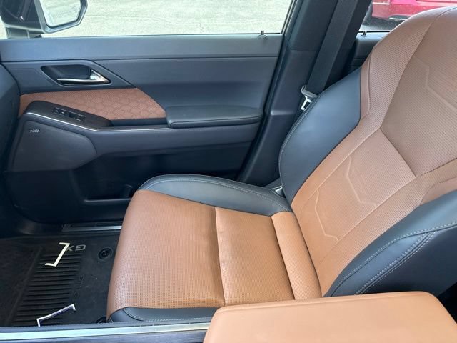 Used 2024 Lexus GX 550 w/ Accessory Package (2T) AWD/4WD image 36