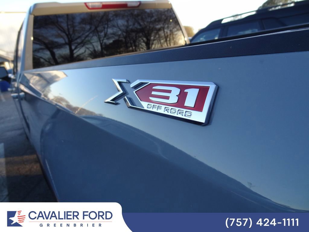 Used 2024 GMC Sierra 1500 Elevation w/ LPO, Elevation Black Package image 5