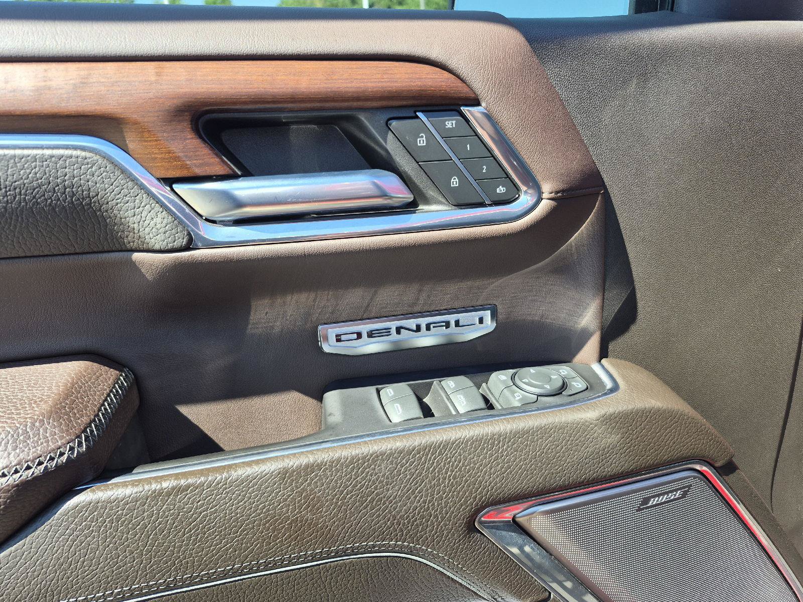 Used 2023 GMC Sierra 1500 Denali w/ Technology Package AWD/4WD image 3