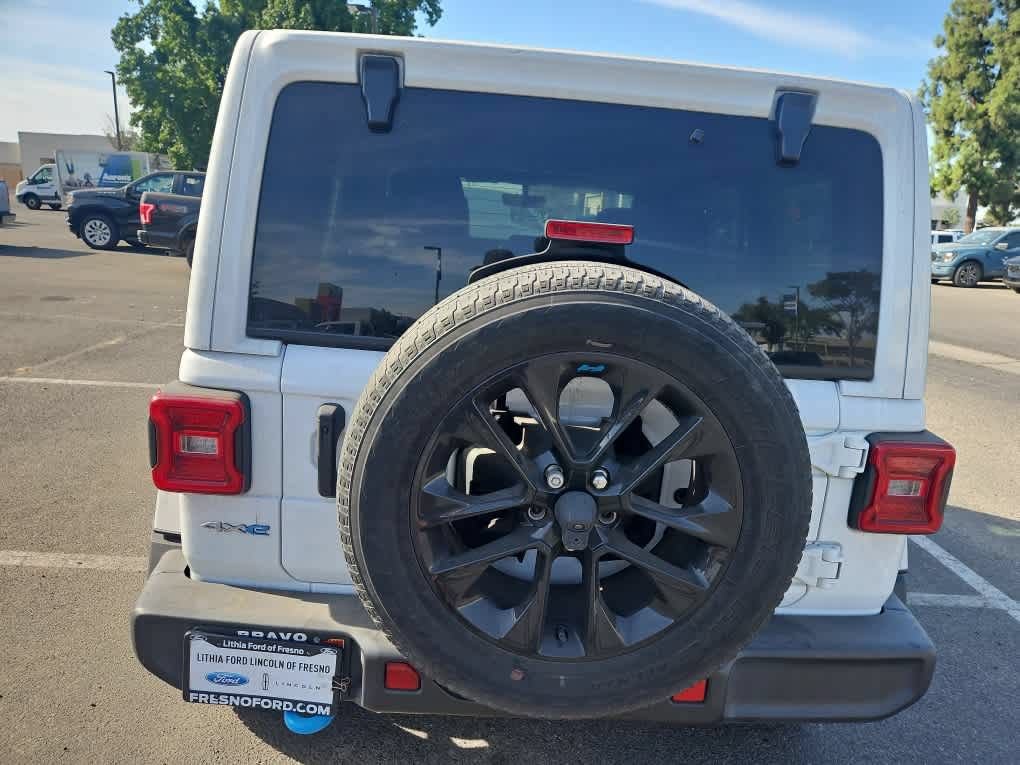 Used 2022 Jeep Wrangler Unlimited Sahara AWD/4WD image 7