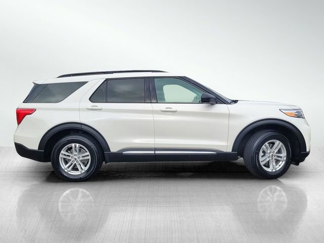 Certified 2022 Ford Explorer XLT image 3