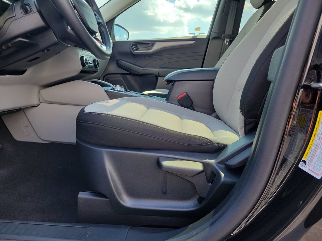 Certified 2026 Ford Escape Active w/ Cold Weather Package AWD/4WD image 19